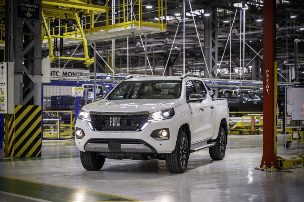 Fiat Titano branca na fábrica da Argentina