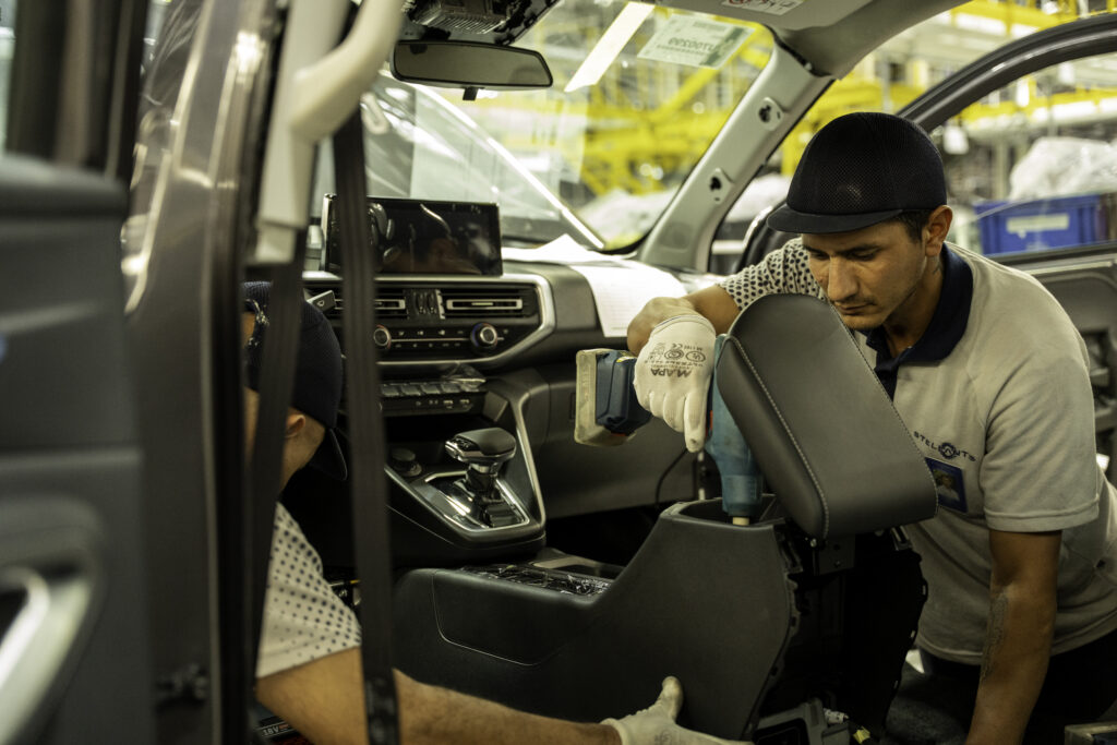 Interior Fiat Titano 2026 na Argentina