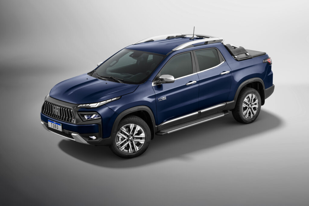 Fiat Toro 2026 na versão Ranch, cor Azul Jazz, vista de cima e de frente